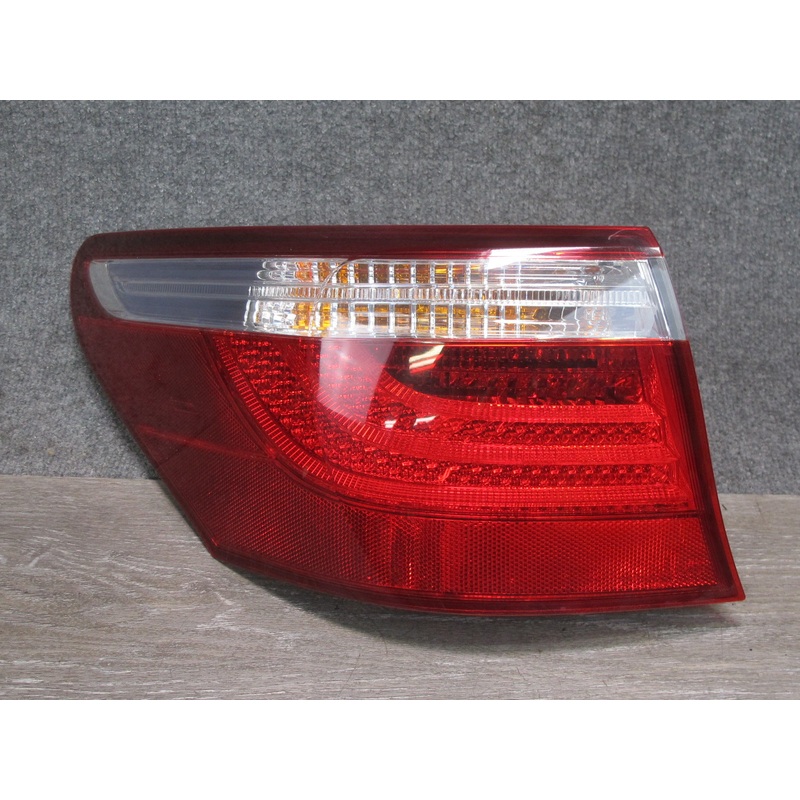 08-09 Lexus UVF46 LS600h Rear Left Outer Tail Light Lamp Assembly OEM