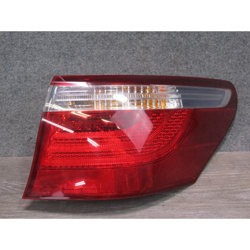 08-09 Lexus UVF46 LS600h Rear Right Outer Tail Light Lamp Assembly OEM
