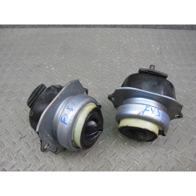 10-14 BMW E70 E71 X5M X6M 4.4 S63 Set of 2 Left & Right Engine Motor Mount OEM