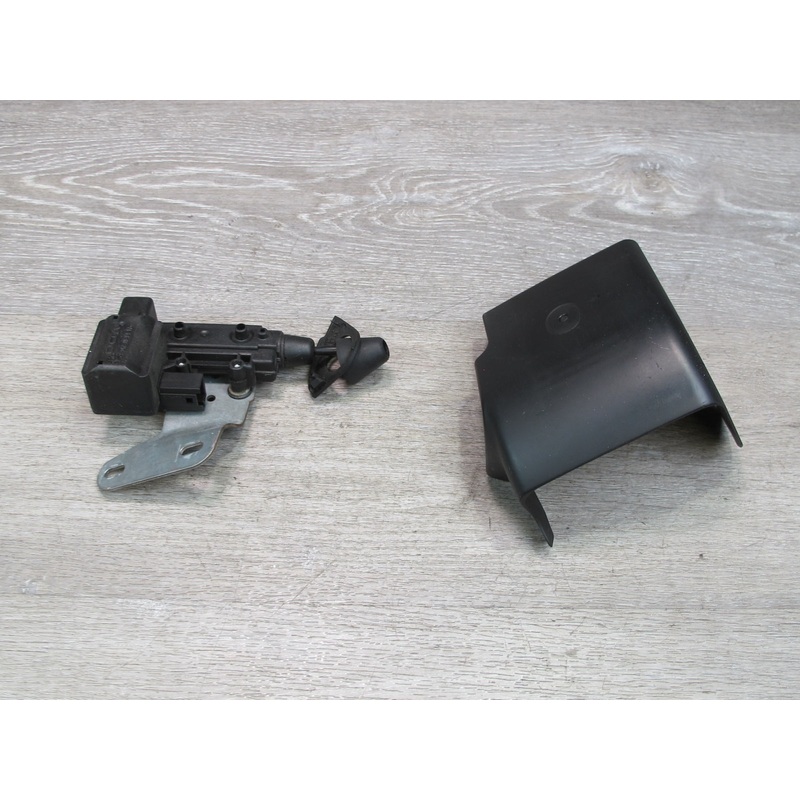 2001-2006 BMW E46 Coupe Rear Right Quarter POP OUT Window Actuator Trim Set