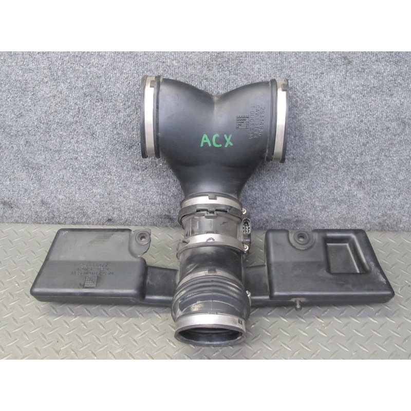 2004-2009 Cadillac XLR 4.6L V8 Air Intake Center Hose Pipe Duct Housing Assembly