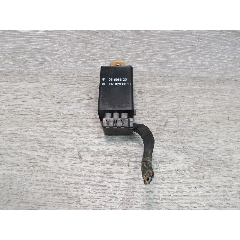 75-85 Mercedes W123 Rear Window Defrost Relay 1078200010 OEM