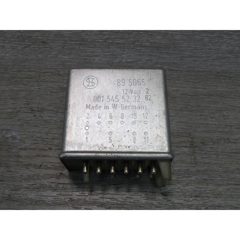 75-85 Mercedes W123 Seat Belt Warning Relay Module 0015455232 OEM