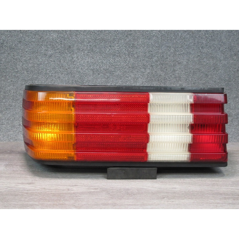 86-91 Mercedes W126 Rear Left Tail Light Lamp 1268201664 OEM