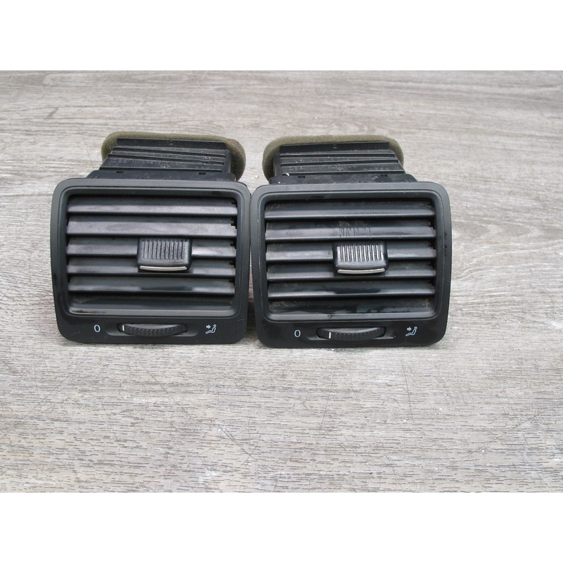 06-09 VW Rabbit GTI R32 Set of 2 Front Dash Left & Right A/C Air Vent Grille OEM