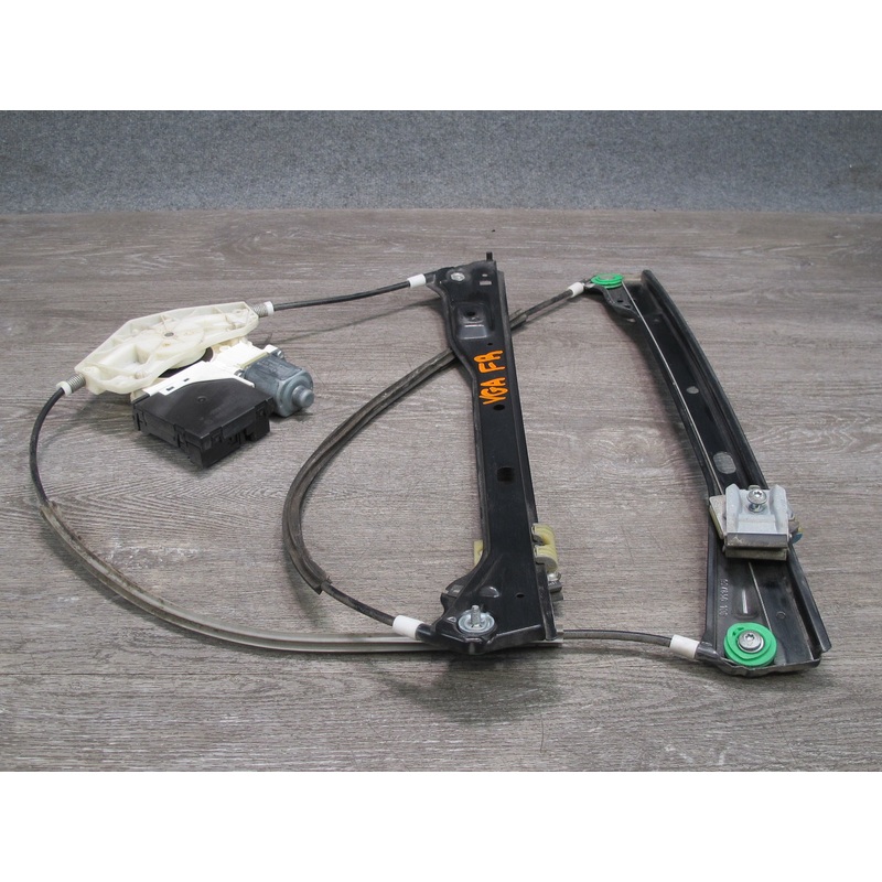 06-09 VW R32 GTI Rabbit MK5 2-DR Right Door Window Regulator w Motor OEM