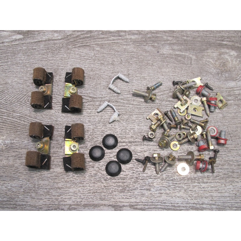 1984-1989 Porsche 928 Window Guide Pad Mount Set