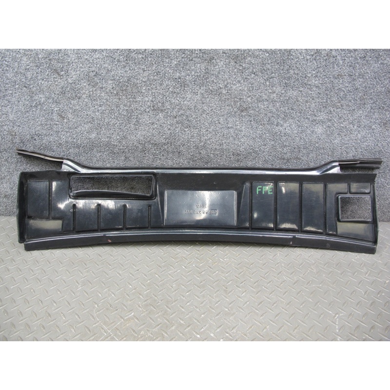 1987-1988 Porsche 928 Front Vent Cowl Trim Cover Panel 92857455305
