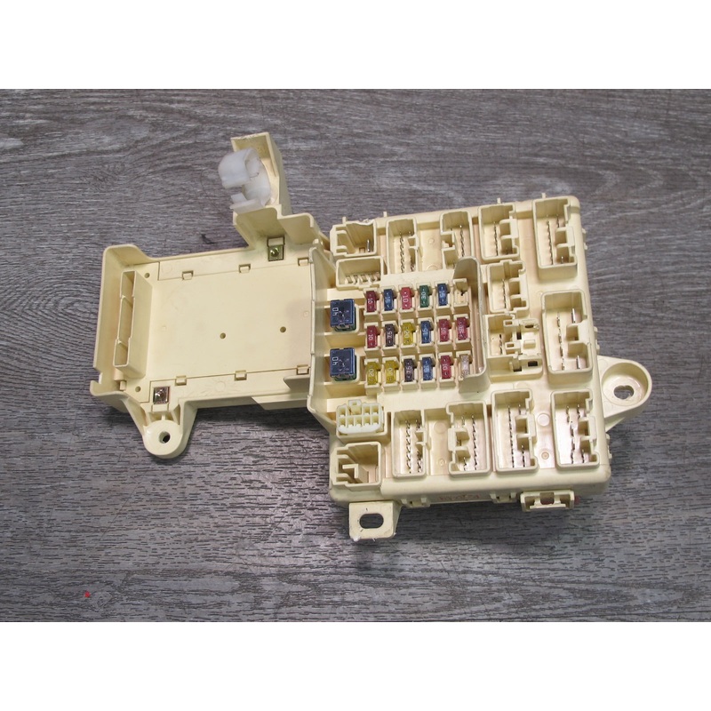 01-05 Lexus JCE10L IS300 Left Junction Fuse Relay Box OEM