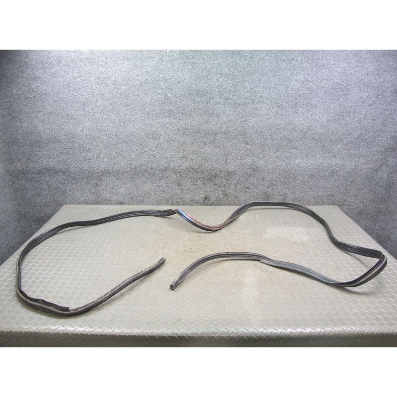 1987-1995 Porsche 928 Rear Trunk Weatherstrip Rubber Seal Gasket