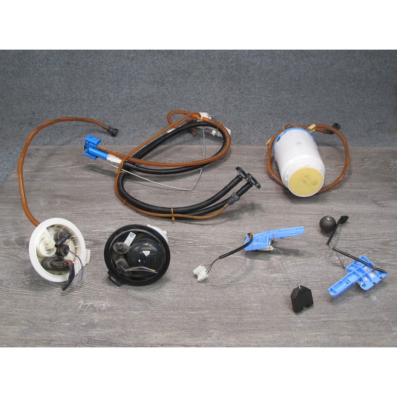 2011-2018 Porsche Cayenne 958 4.8L Fuel Pump Level Sensor Sending Unit Set