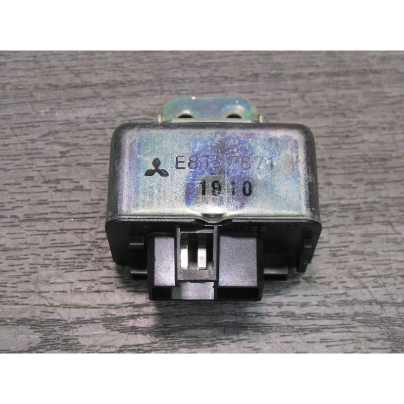 91-93 Mitsubishi 3000GT Fuel Pump Relay Module E8T07871 OEM