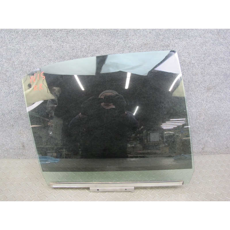 01-05 Lexus JCE10L IS300 Sedan Rear Right Door Glass Window OEM