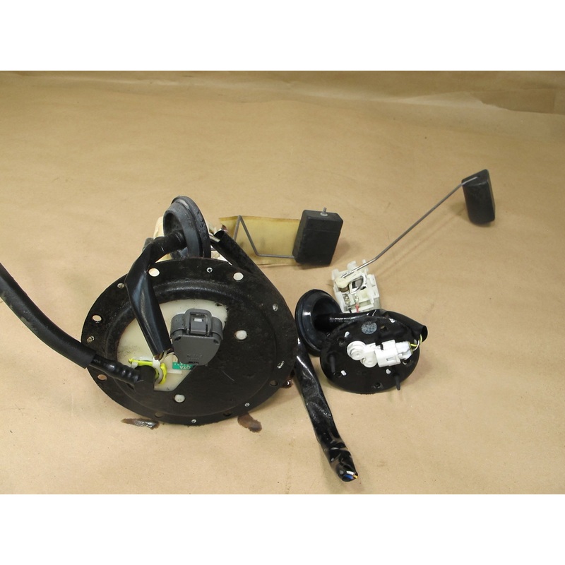 01-05 Lexus JCE10 IS300 Fuel Pump Level Sending Unit Assembly Set OEM