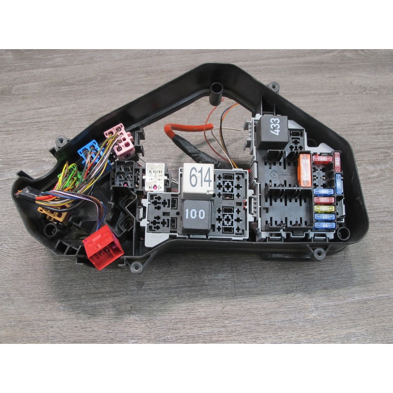 2011-2018 Porsche Cayenne 958 Fuse Relay Box Module 7L0937615G
