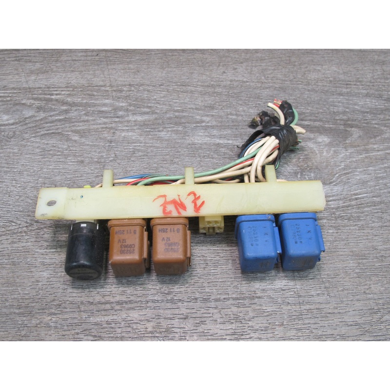 84-86 Nissan Z31 300ZX 2+0 Turbo Interior Relay Holder w Relay Set OEM