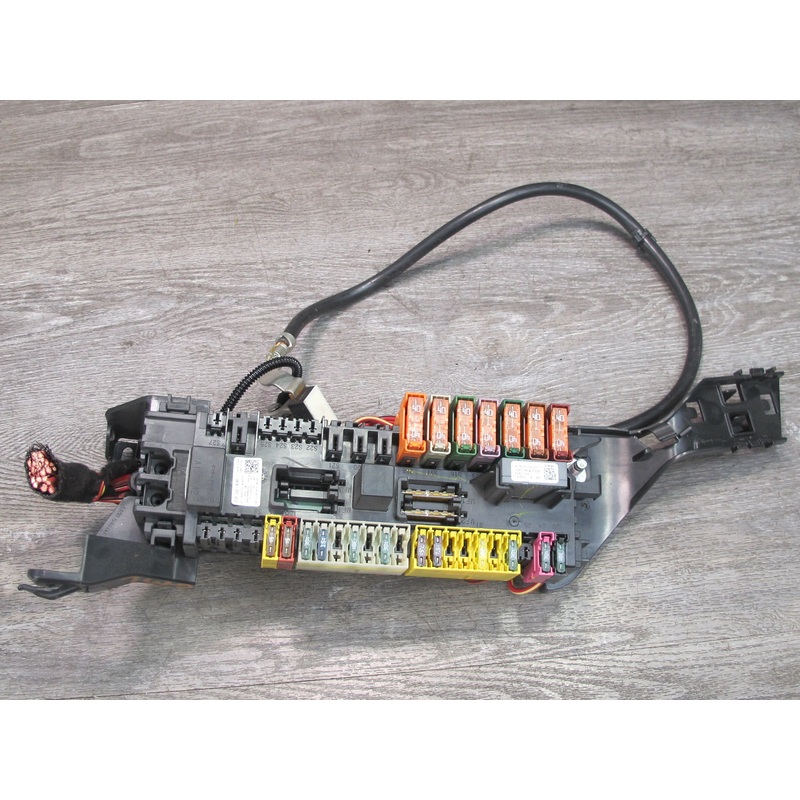 2015 Mercedes W166 Under Seat Fuse Relay Box Module 1665402350