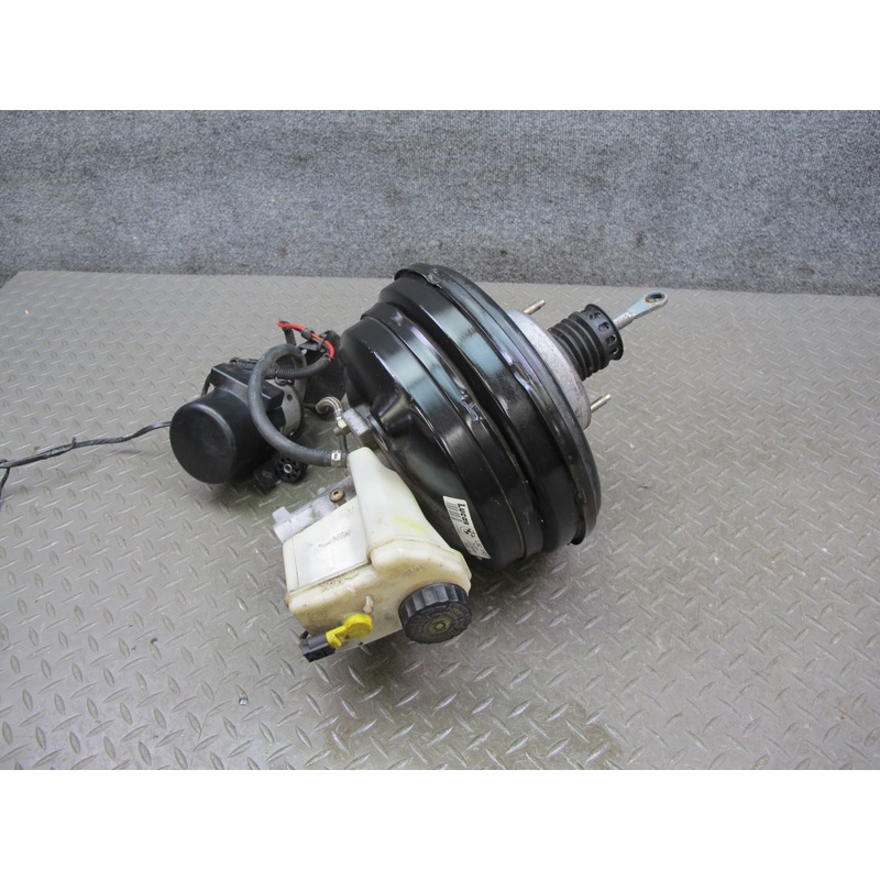 2001-2002 BMW E46 M3 Brake Master Cylinder Booster Reservoir w ABS Compressor