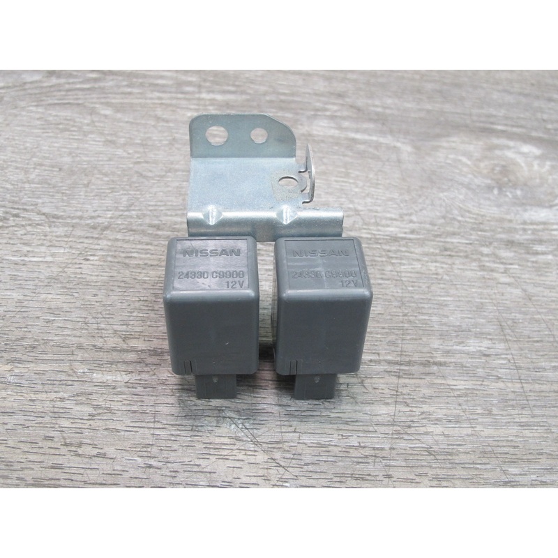 2015-2017 Infiniti QX80 Power Window Circuit Breaker Fuse Relay W/ Bracket