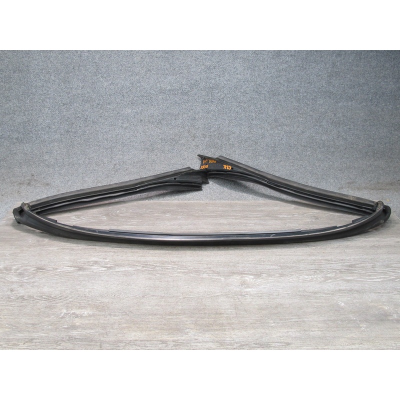 05-11 Mercedes R171 Slk-class Front Windshield Weatherstrip Rubber Seal OEM